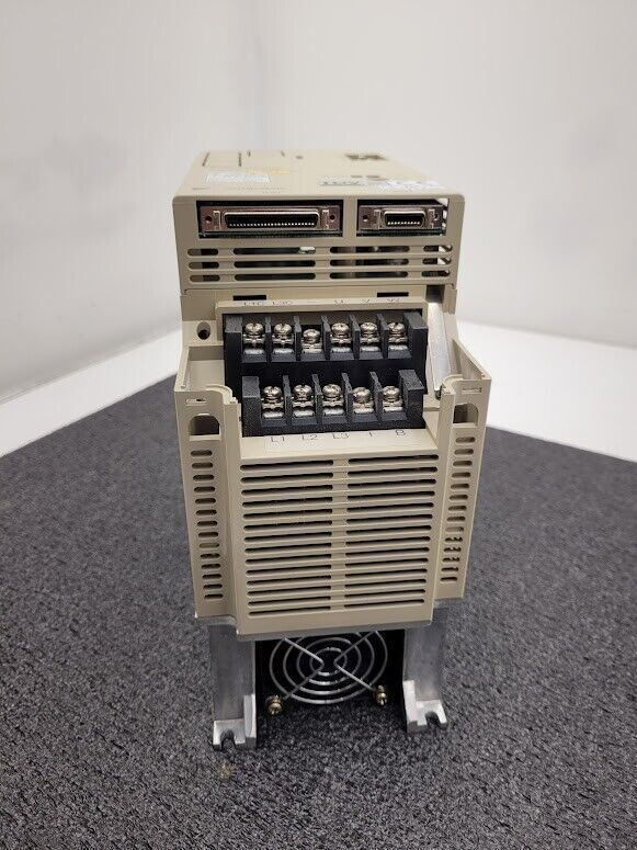 Yaskawa ServoPack Servo Motor Drive SGDB-10VD 1HP SCM Tech 80