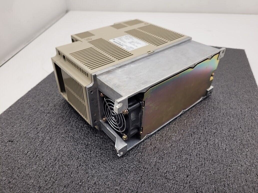 Yaskawa ServoPack Servo Motor Drive SGDB-05VD 1/2HP w/ JUSP-OP03A SCM Tech 80