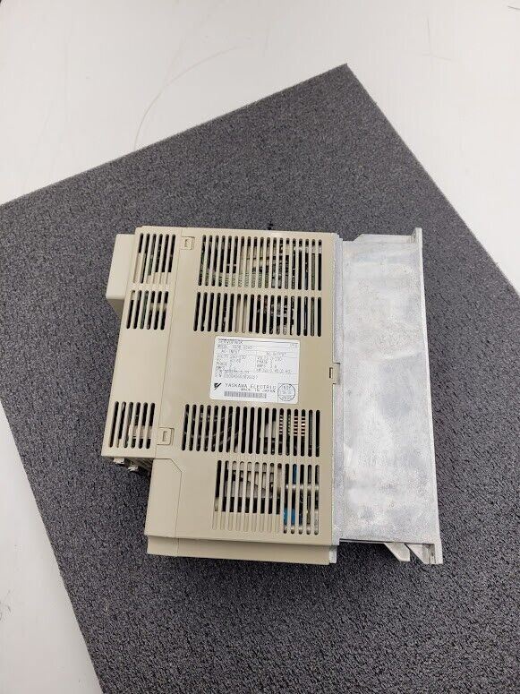 Yaskawa ServoPack Servo Motor Drive SGDB-05VD 1/2HP w/ JUSP-OP03A SCM Tech 80