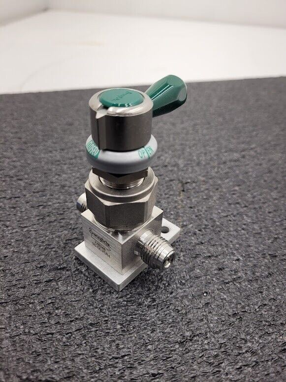 Swagelok SS-DLVCR4-RD High Pressure ON/OFF Diaphragm Valve 1/4" VCR Male Ports