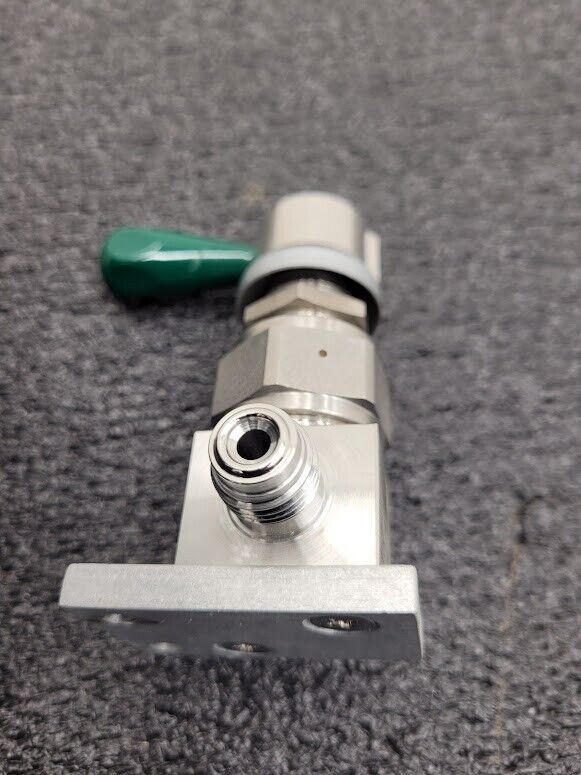 Swagelok SS-DLVCR4-RD High Pressure ON/OFF Diaphragm Valve 1/4" VCR Male Ports