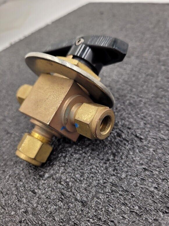Swagelok B-44XS6 Brass 1-Piece 40 Series 3-Way Ball Valve Working Pull 1500 PSI
