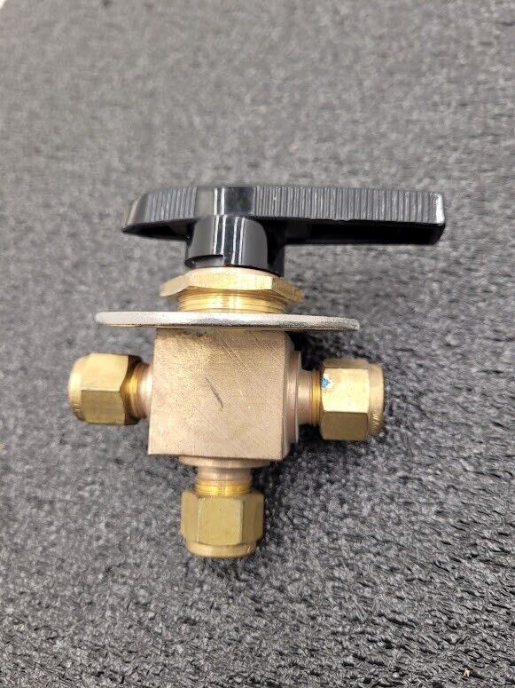 Swagelok B-44XS6 Brass 1-Piece 40 Series 3-Way Ball Valve Working Pull 1500 PSI