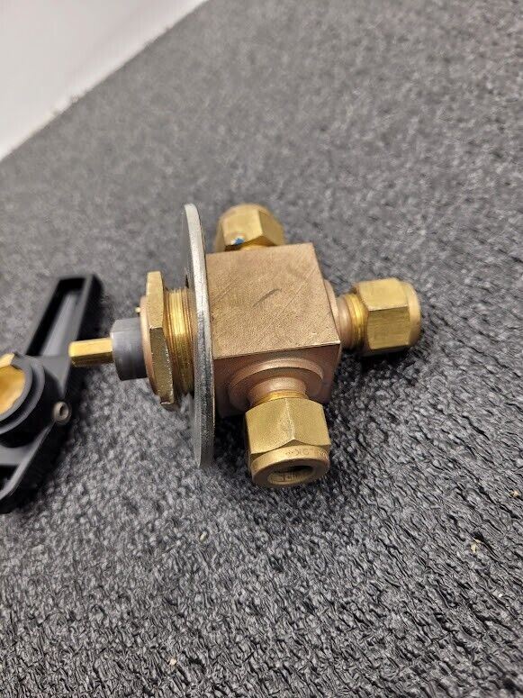 Swagelok B-44XS6 Brass 1-Piece 40 Series 3-Way Ball Valve Working Pull 1500 PSI