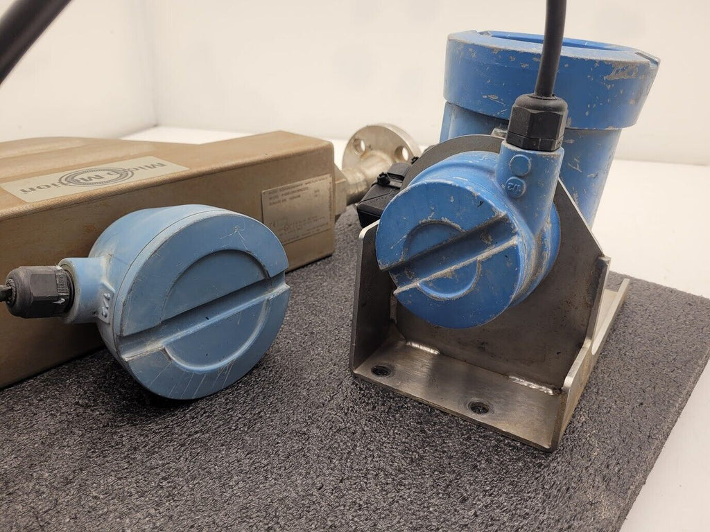 Micro Motion Mass Flow Coriolis Meter Sensor R100S128NQBZEZZZZ w/ Transmitter 1"