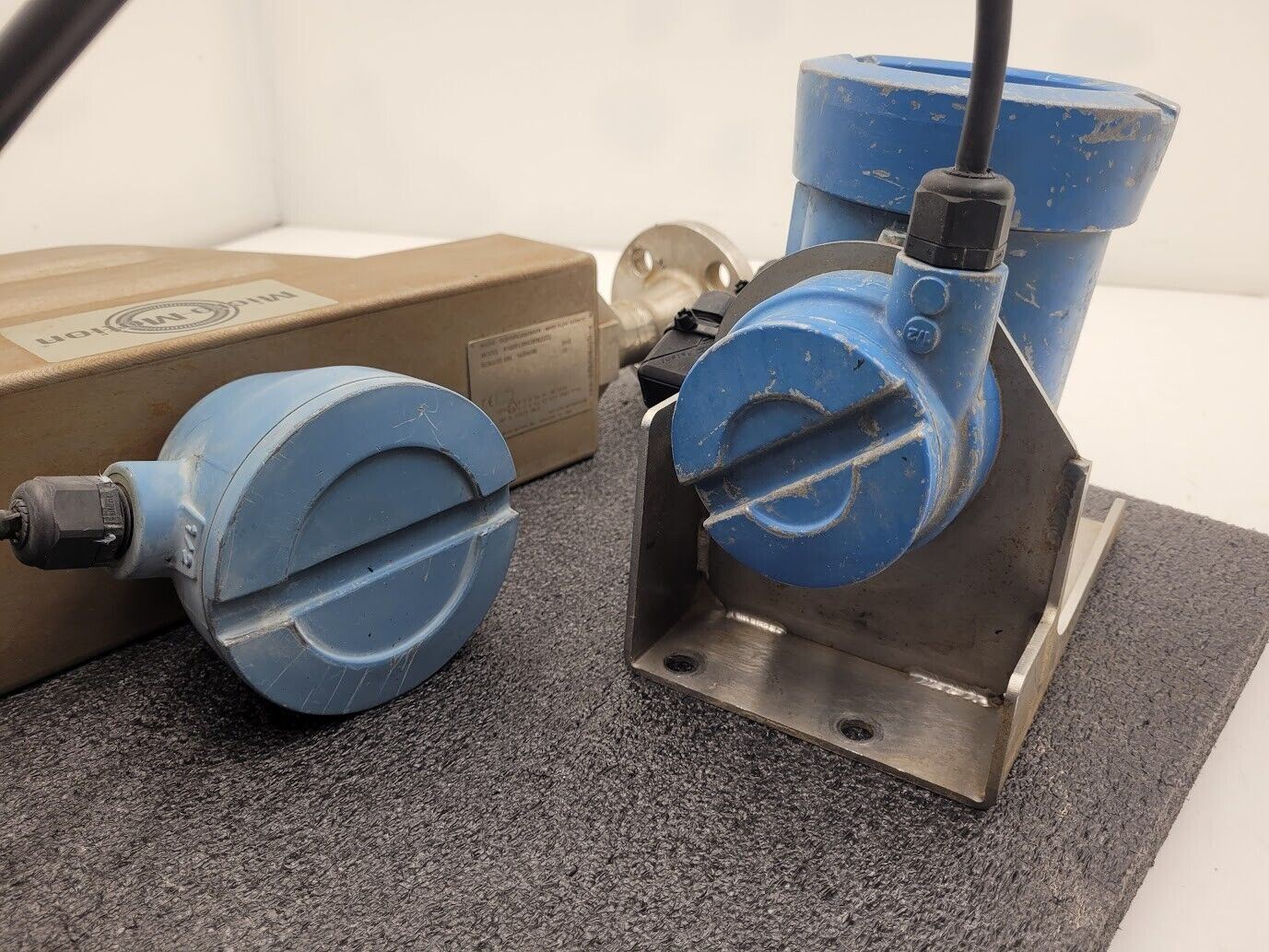 Micro Motion Mass Flow Coriolis Meter Sensor R100S128NQBZEZZZZ w/ Transmitter 1"