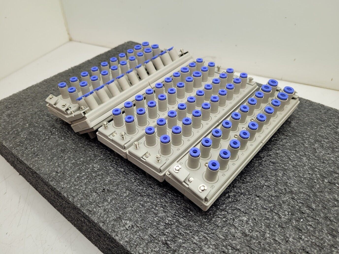 Lot of 5x SMC Multiconnector 20 Port In / Out, Mostly 4mm