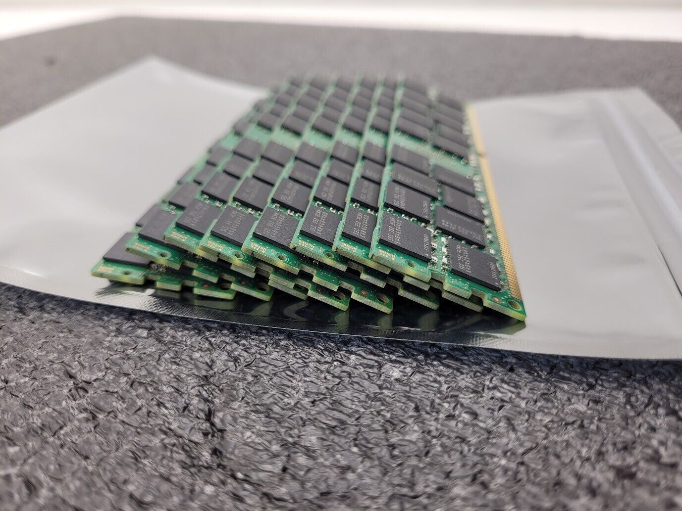 8 Sticks of 16GB - 128GB Total PC3-14900R 1866MHz D3-68SA104SV-13 DDR3 ECC RAM