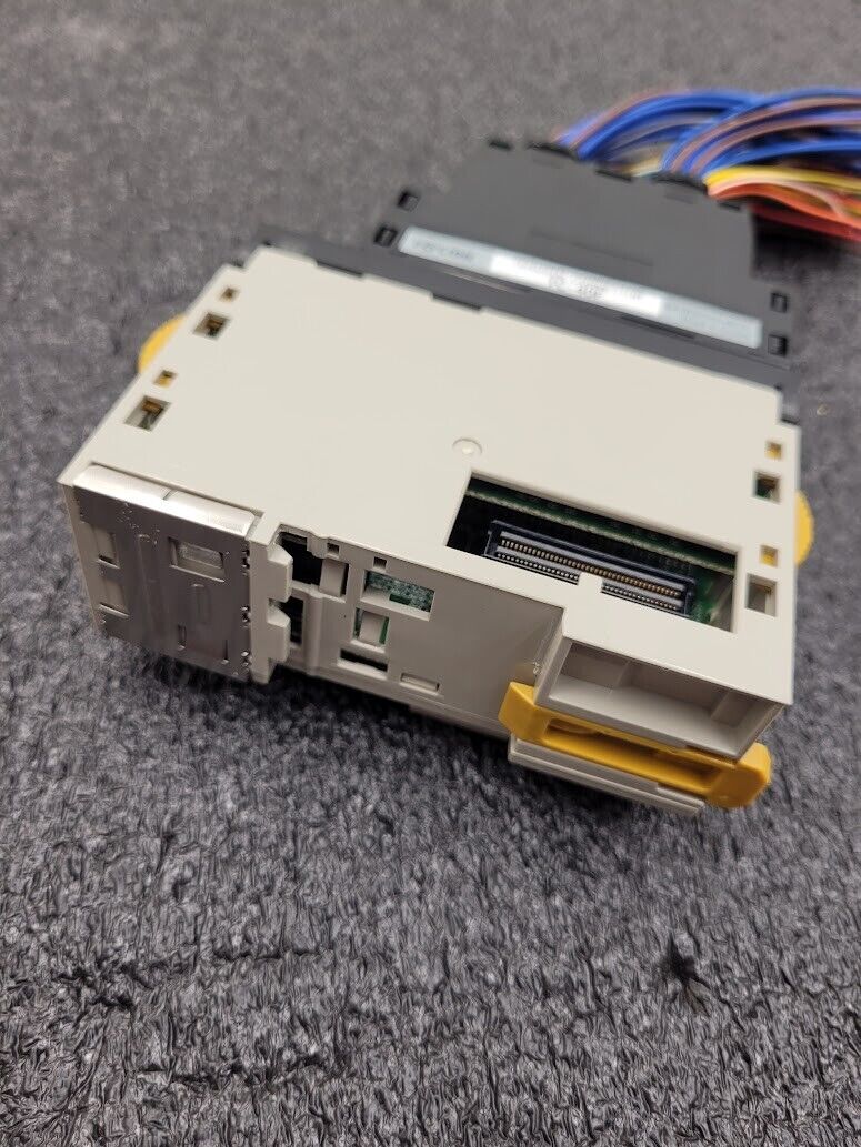 Omron CJ1W-OD261 Output Unit w/ IOLink Terminal Connector Breakout TC-40F 24VDC
