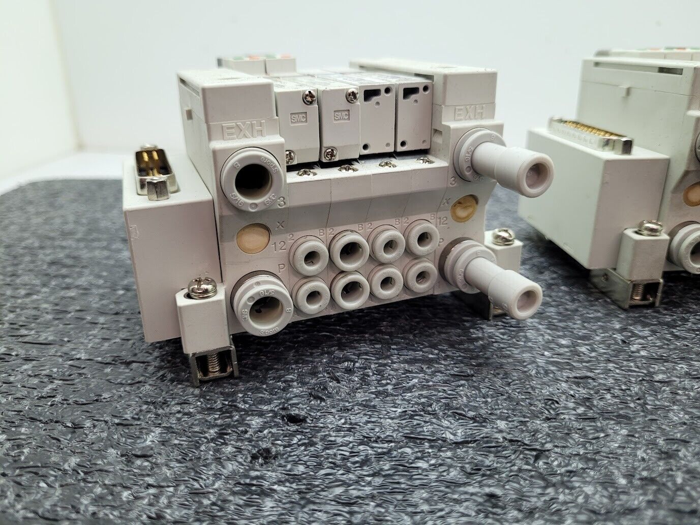SMC Valve Block Solenoid Manifold LOT VQ1200-51, VQ1200-51 24VDC 0.1-0.7 MPa