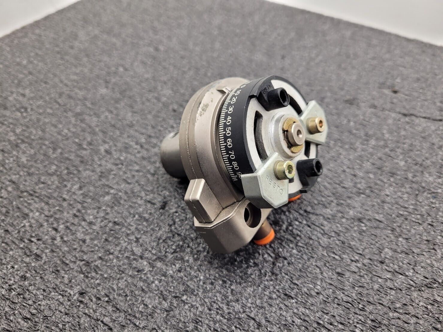 FESTO DSR-16-180-P Rotating Cylinder 116PSI 180 Degrees Adjustable Rotation