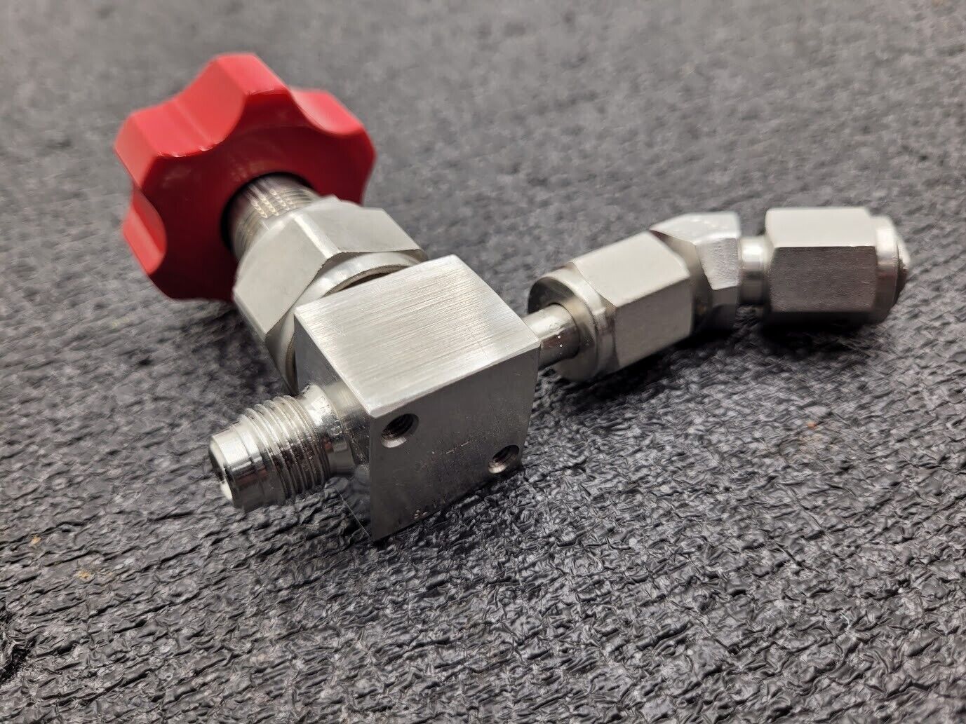Swagelok SSDSV51VCR4R High Pressure Screw Open Type Diaphragm Valve 1/4" VCR M-F