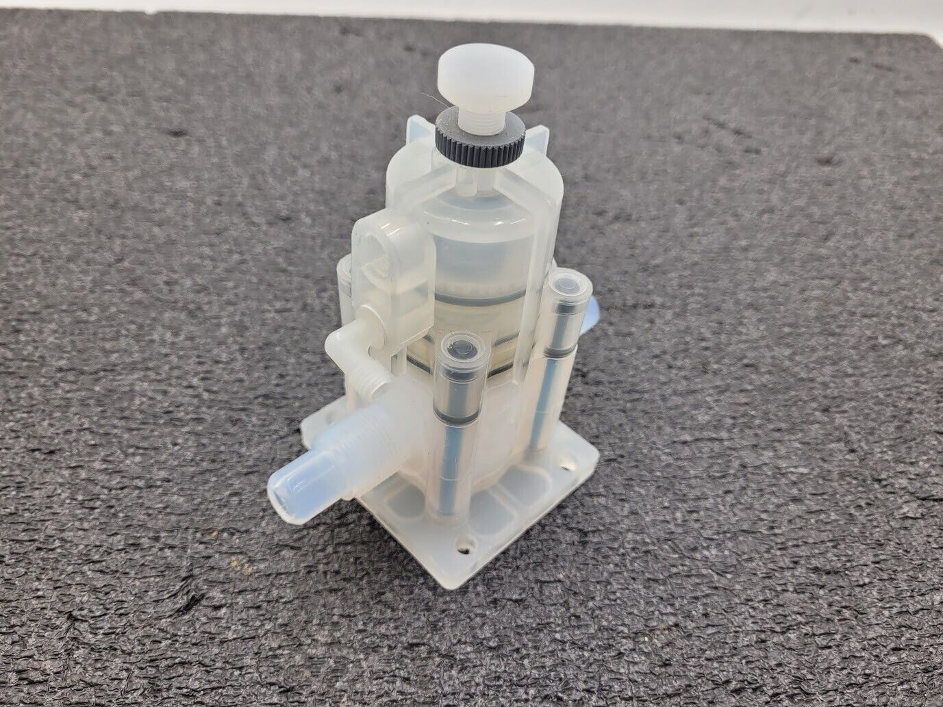 AMAT Furon High Purity Valve 1106127 CDV2-F88 NC 1/2" Pneumatically Actuated