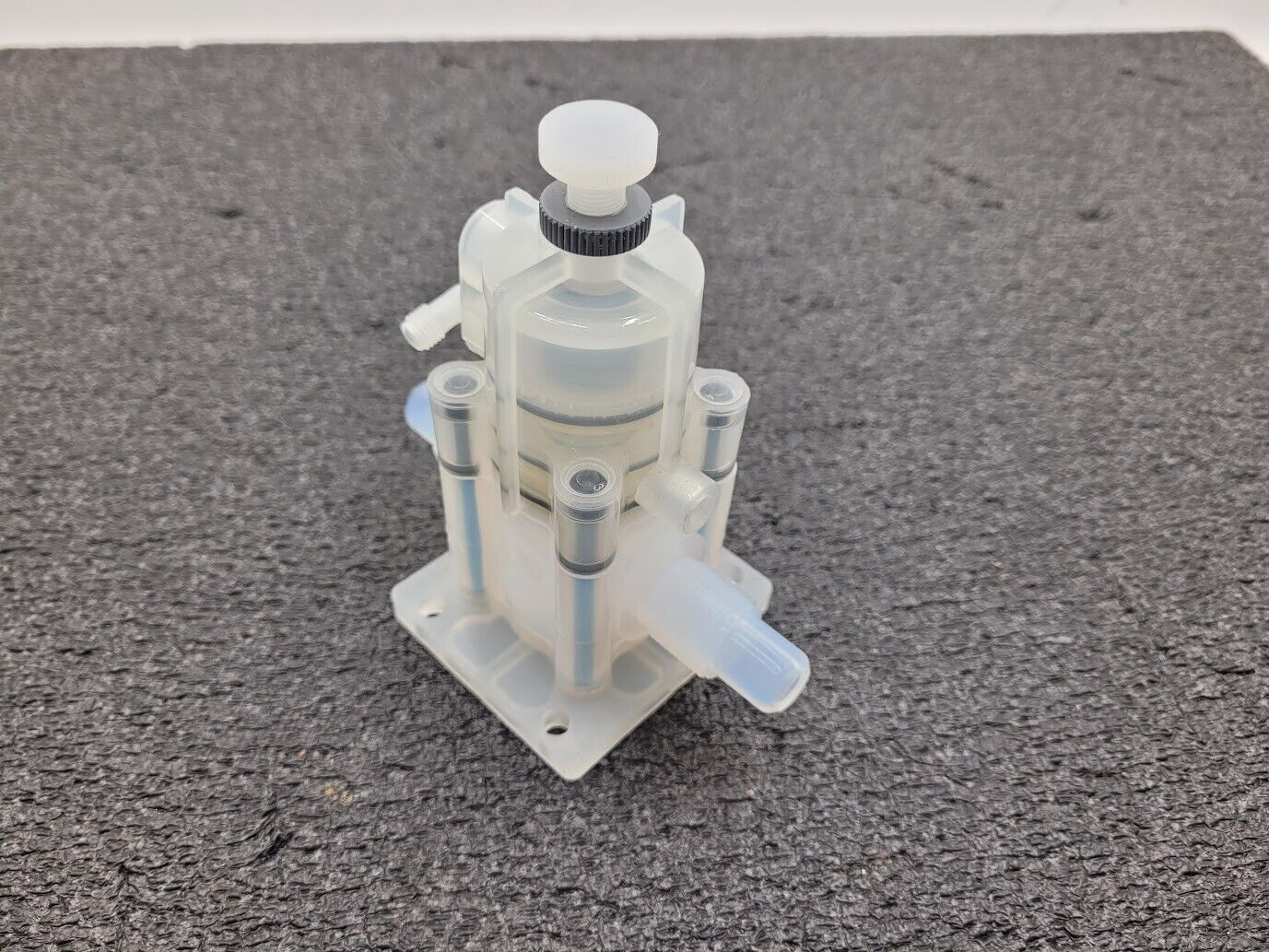 AMAT Furon High Purity Valve 1106127 CDV2-F88 NC 1/2" Pneumatically Actuated