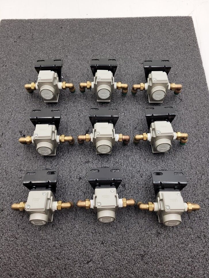 Lot of 9 SMC AR20-N02E-1Z Regulators w/ Mounting Brackets 0-30 PSI 1/4" Fittings