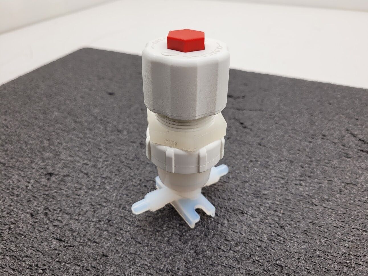 Entegris Fluoroware 201-97-01 2-Way Manual Diaphragm Valve 1/4" Flaretek Fitting