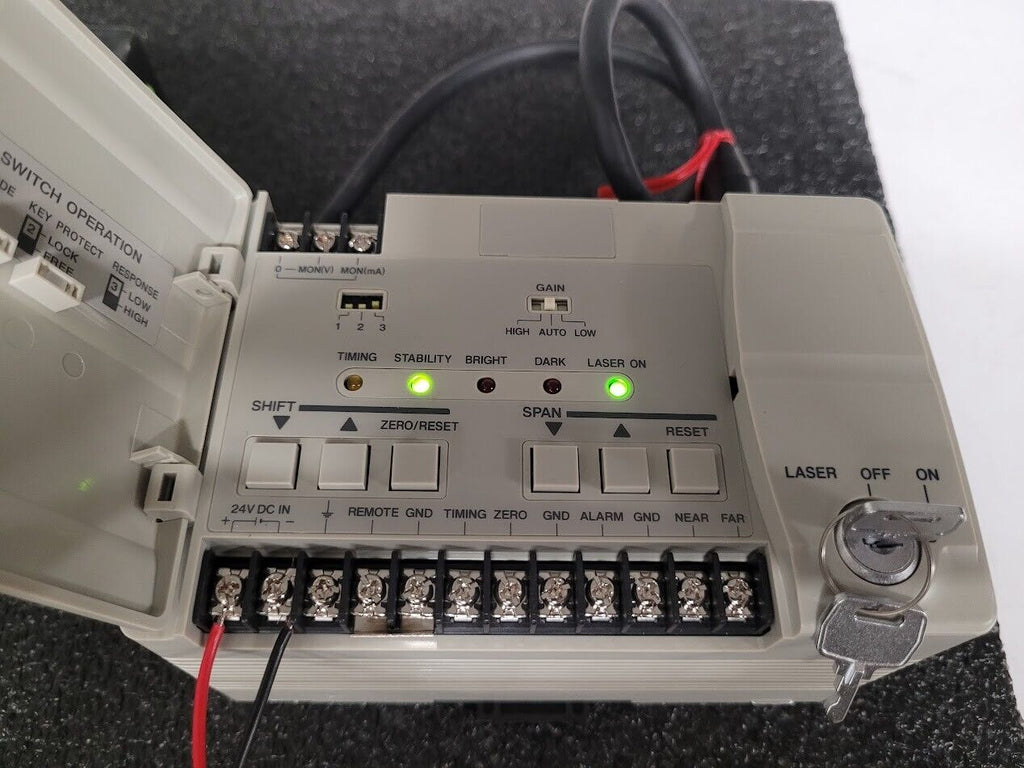Keyence LK-2101 CCD Laser Displacement Controller LK-081 Laser Sensor, Tested