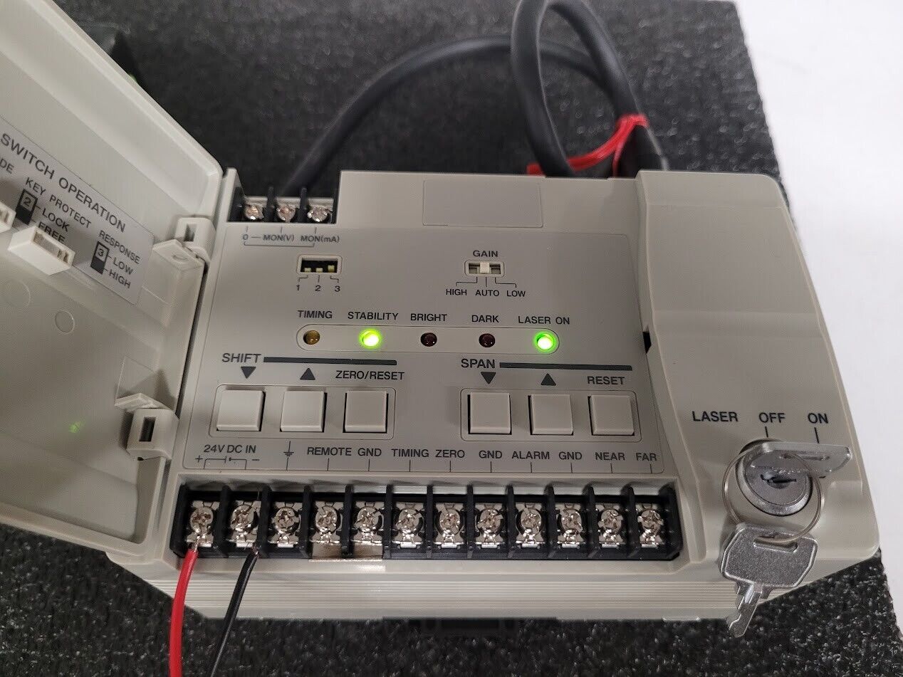 Keyence LK-2101 CCD Laser Displacement Controller LK-081 Laser Sensor, Tested
