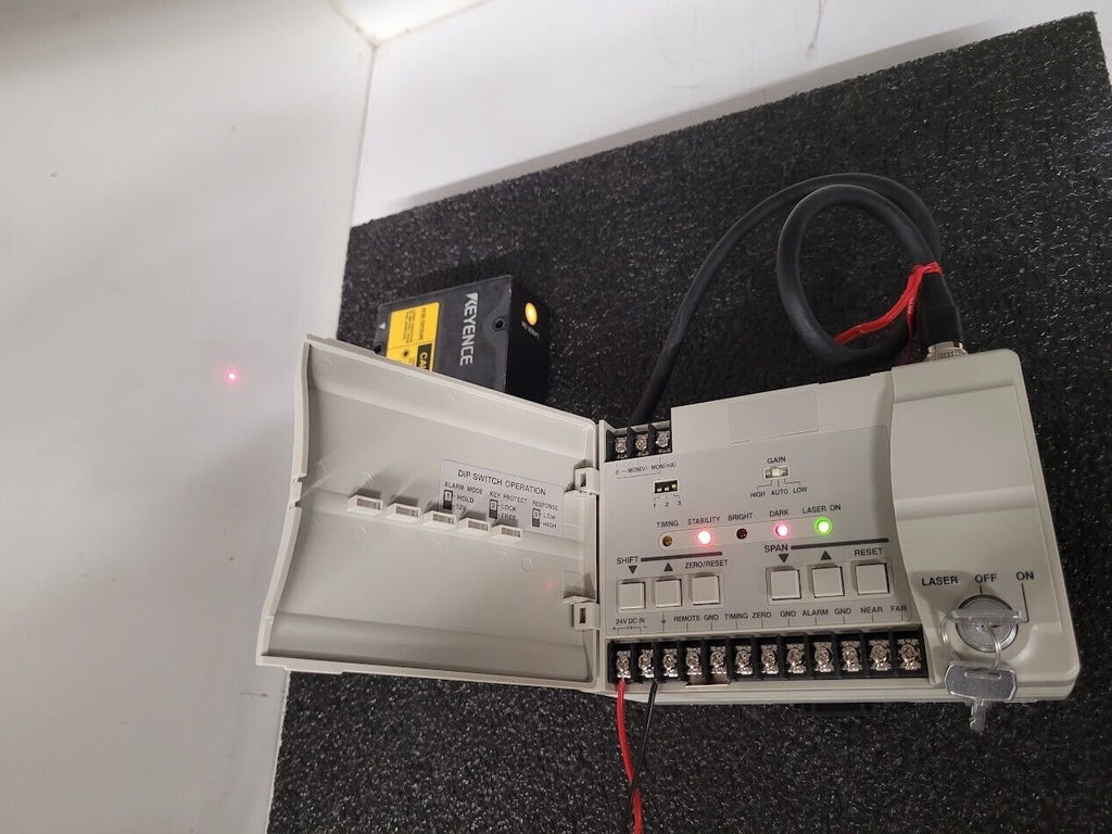 Keyence LK-2101 CCD Laser Displacement Controller LK-081 Laser Sensor, Tested