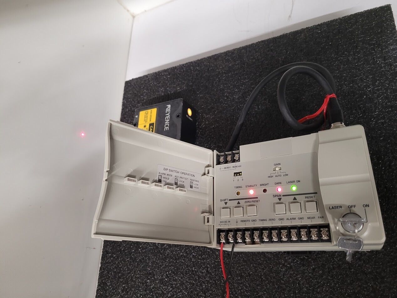 Keyence LK-2101 CCD Laser Displacement Controller LK-081 Laser Sensor, Tested