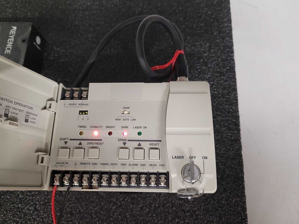 Keyence LK-2101 CCD Laser Displacement Controller LK-081 Laser Sensor, Tested