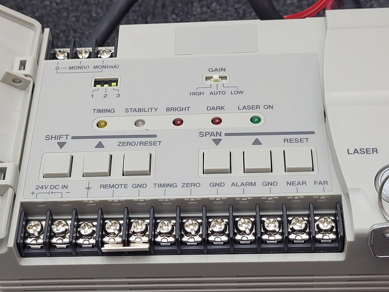 Keyence LK-2101 CCD Laser Displacement Controller LK-081 Laser Sensor, Tested