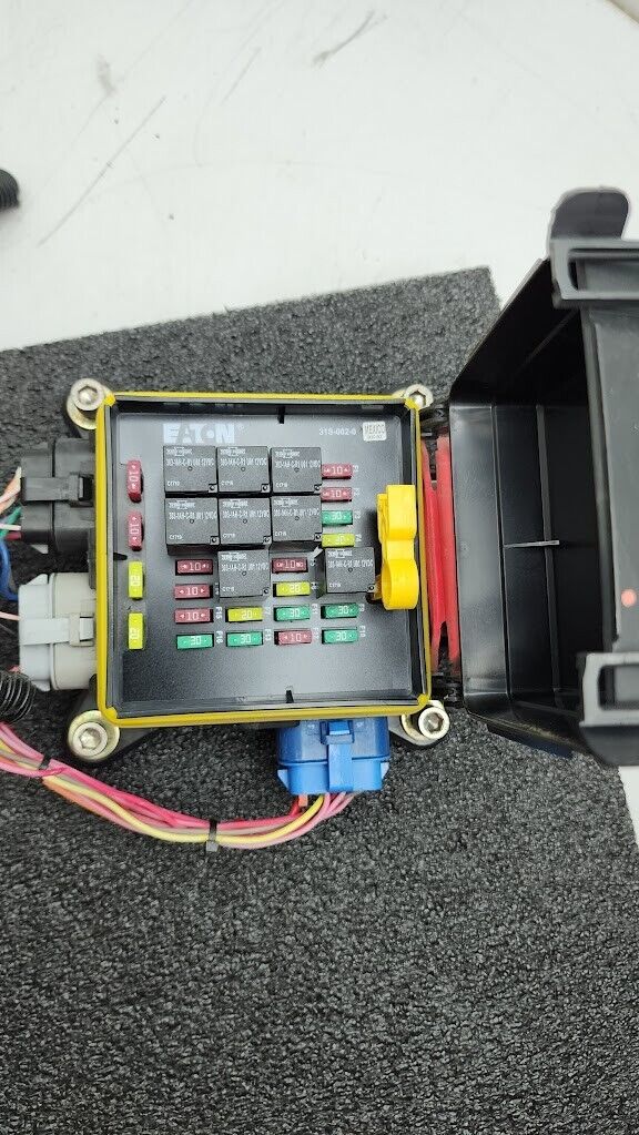 Eaton 31S-002-0 12VDC Power Distribution Module Fuse Relay Holder System A