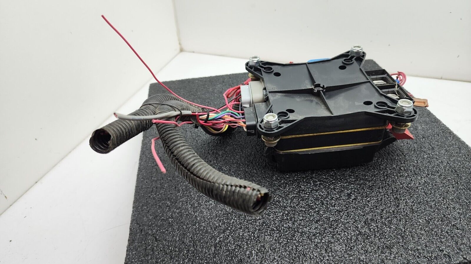 Eaton 31S-002-0 12VDC Power Distribution Module Fuse Relay Holder System A