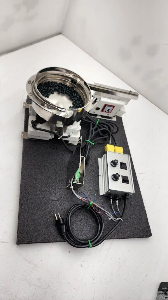 Service Engineering Corp Vibratory Bowl Linear Parts Feeder 23365-1 230VAC 8x5mm