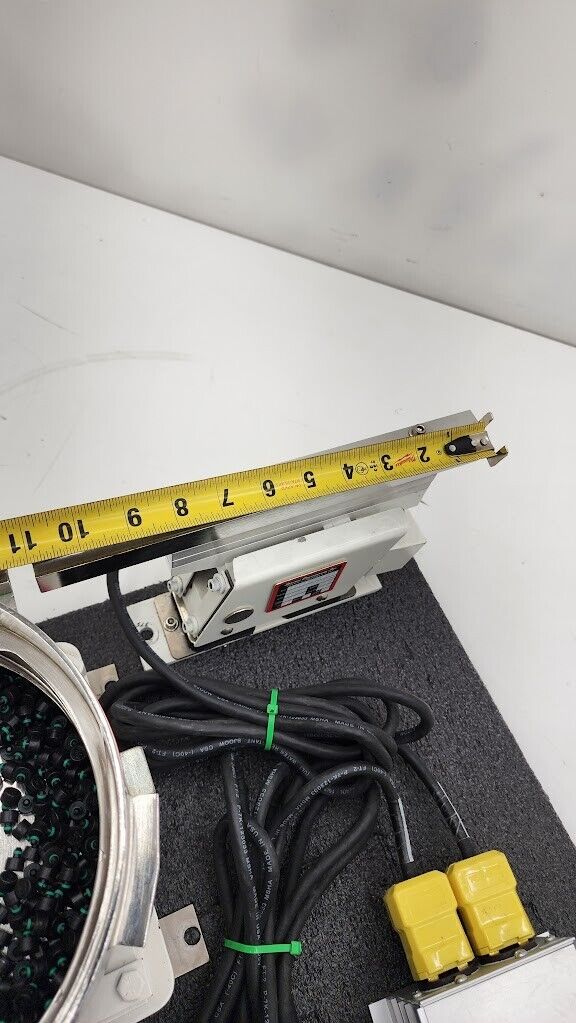 Service Engineering Corp Vibratory Bowl Linear Parts Feeder 23365-1 230VAC 8x5mm