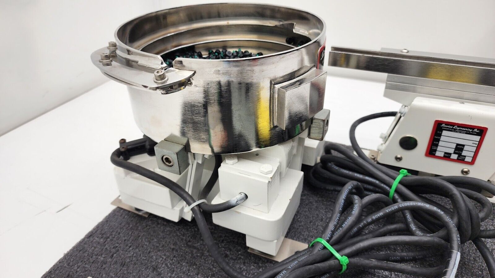 Service Engineering Corp Vibratory Bowl Linear Parts Feeder 23365-1 230VAC 8x5mm