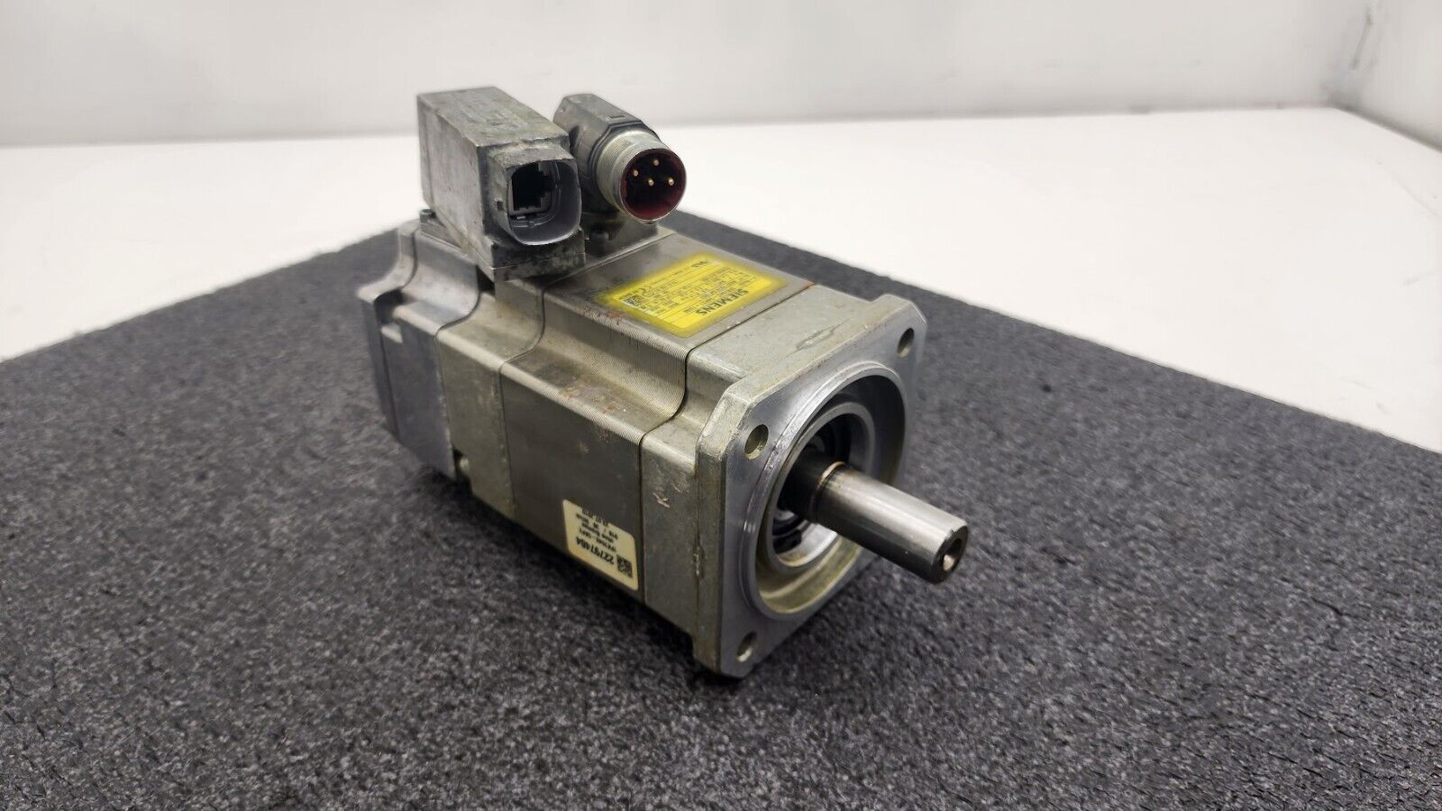 Siemens 1FK7042-5AF21-1UA0 Brushless AC Servo Motor SIMOTICS S 0.82kw