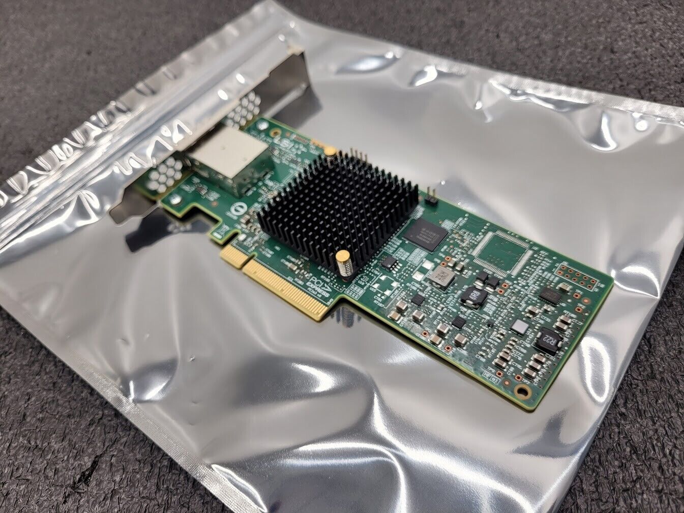 LSI SAS9300-8e 12Gb/s SATA/SAS 8Port SAS3 PCI-E 3.0 HBA H3-25460-02H Full Height