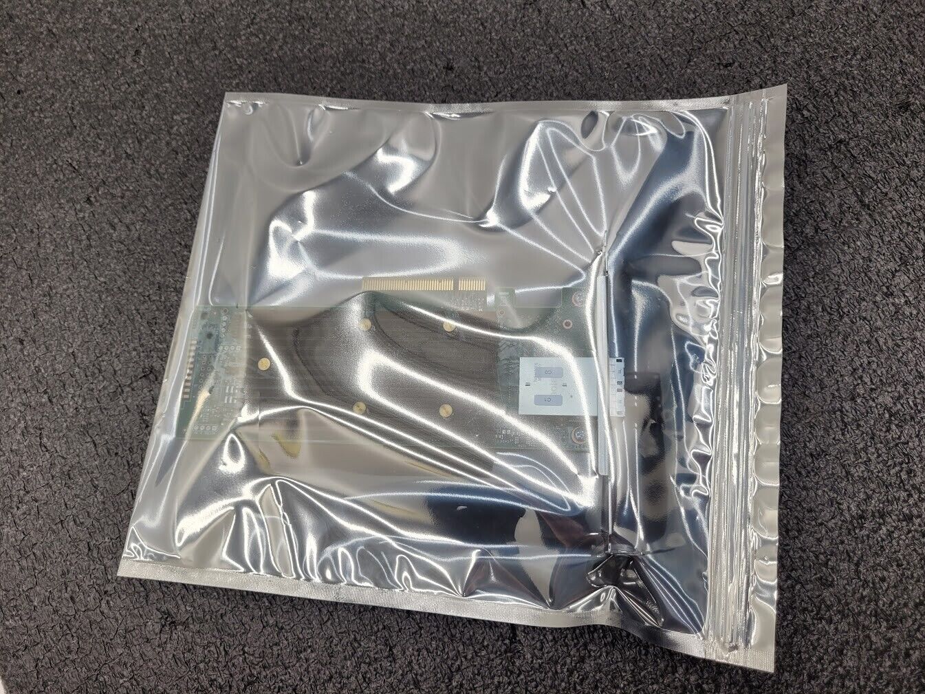 Intel 9400-8e SATA 6Gb/s / SAS 12Gb/s PCIe 8-Port SAS Tri-Mode HBA Broadcom