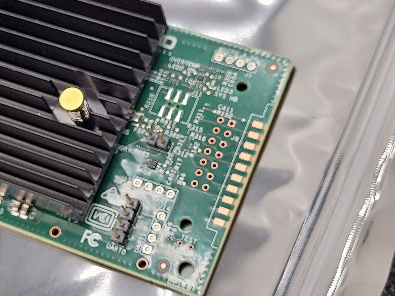 Intel 9400-8e SATA 6Gb/s / SAS 12Gb/s PCIe 8-Port SAS Tri-Mode HBA Broadcom