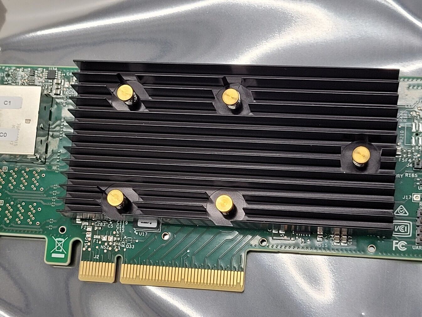 Intel 9400-8e SATA 6Gb/s / SAS 12Gb/s PCIe 8-Port SAS Tri-Mode HBA Broadcom