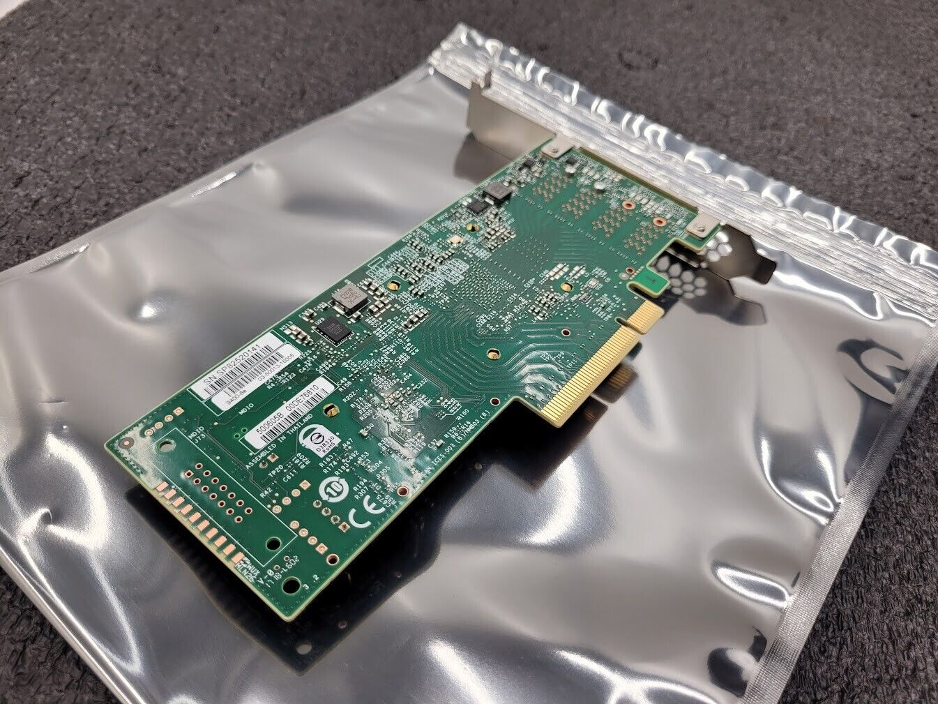 Intel 9400-8e SATA 6Gb/s / SAS 12Gb/s PCIe 8-Port SAS Tri-Mode HBA Broadcom