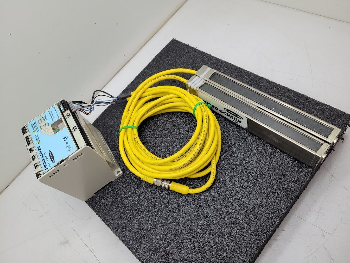 Banner USE824NP2 & USR824NP2 MICRO-SCREEN 9.4" Light Curtain Screen Set Tested