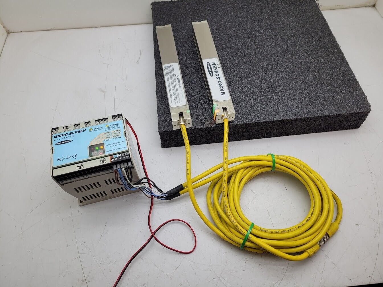 Banner USE824NP2 & USR824NP2 MICRO-SCREEN 9.4" Light Curtain Screen Set Tested