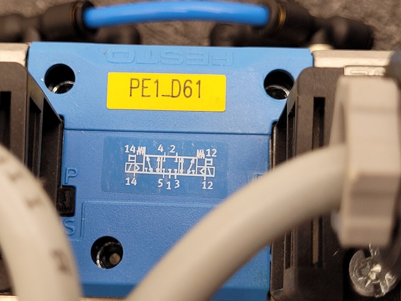 Festo Dual Pneumatic Valve Block MN1H-5/3G-D-1-S-C 15968  -13 to 240 psi INPUT