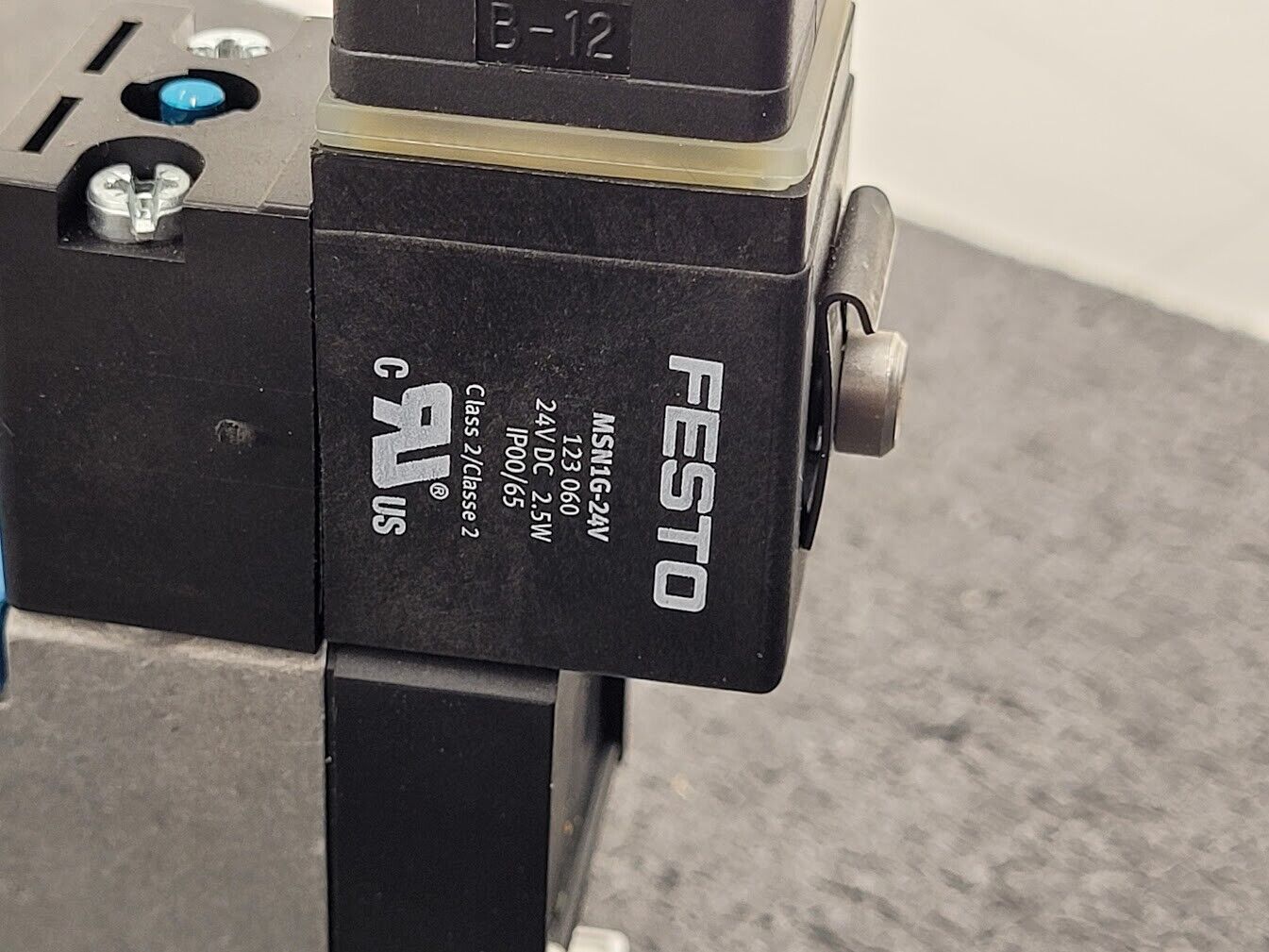 Festo Dual Pneumatic Valve Block MN1H-5/3G-D-1-S-C 15968  -13 to 240 psi INPUT