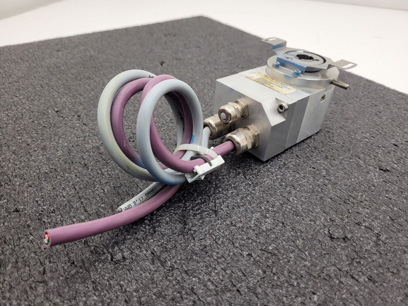 Baumer Rotary Hollow Shaft Absolute Encoder Profibus 8192 PPR 14mm hole 10-30VDC