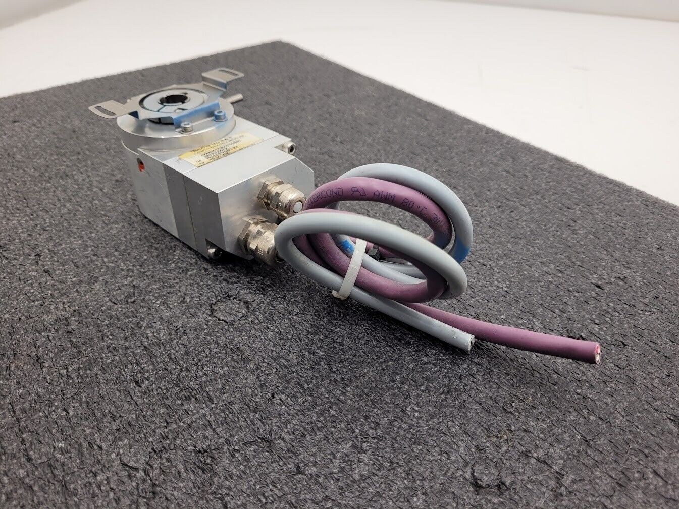 Baumer Rotary Hollow Shaft Absolute Encoder Profibus 8192 PPR 14mm hole 10-30VDC