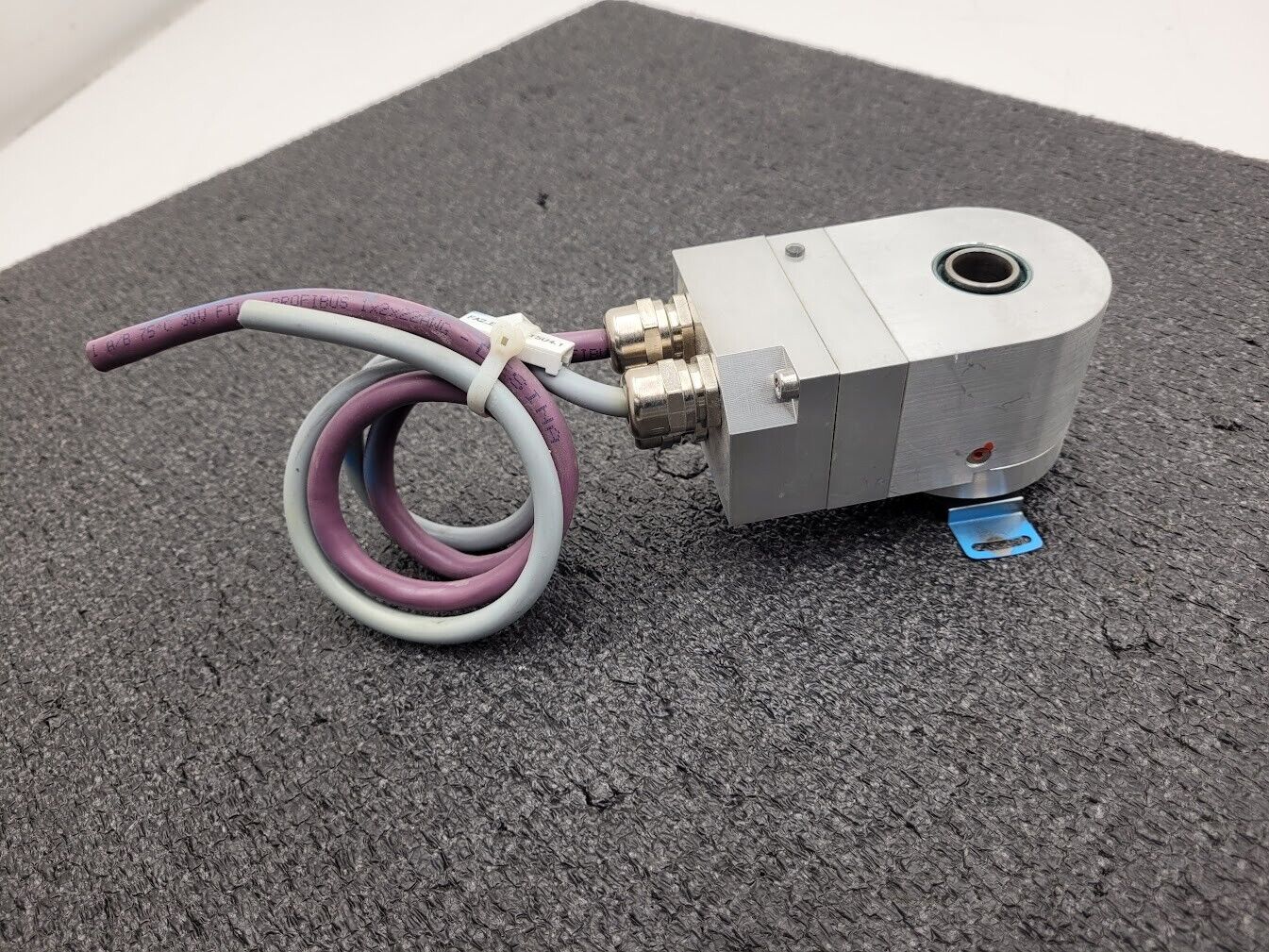 Baumer Rotary Hollow Shaft Absolute Encoder Profibus 8192 PPR 14mm hole 10-30VDC