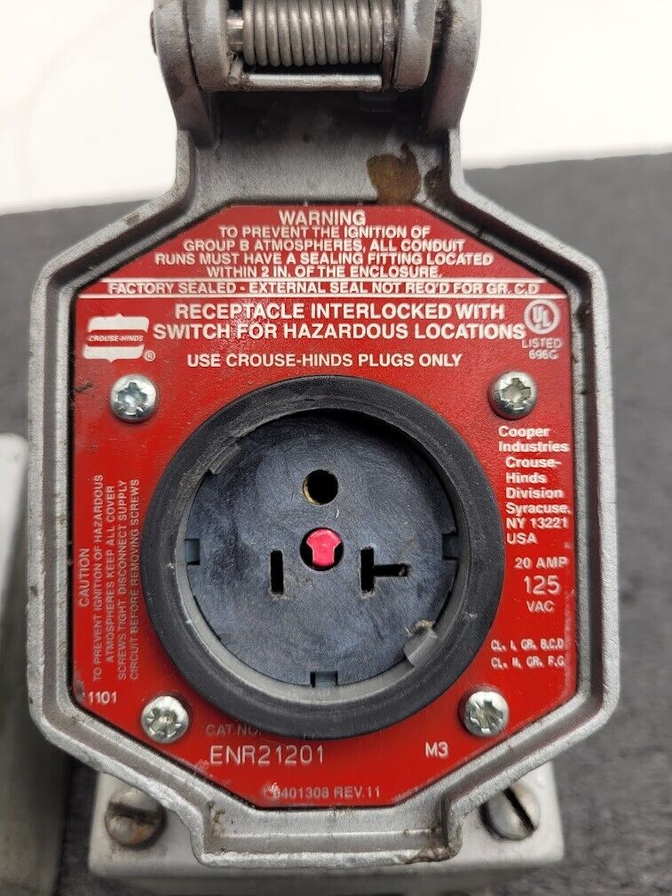 Crouse Hinds ENR21201 20A 125VAC Explosion Proof Plug Receptacle + ON/OFF Switch