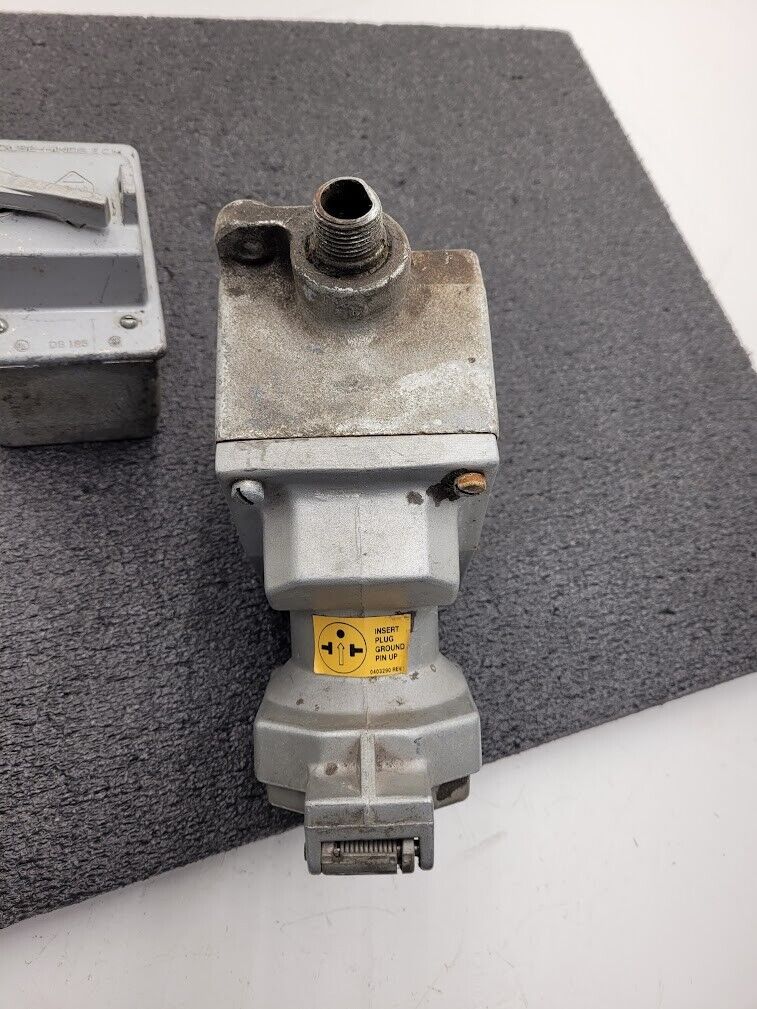 Crouse Hinds ENR21201 20A 125VAC Explosion Proof Plug Receptacle + ON/OFF Switch