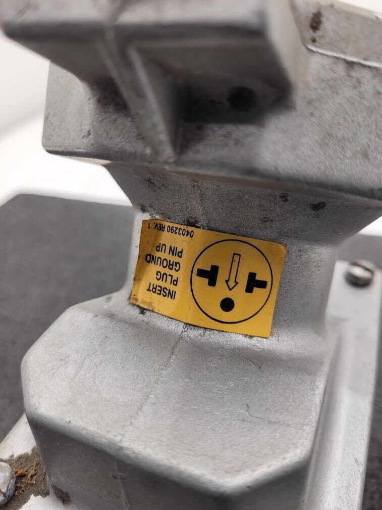 Crouse Hinds ENR21201 20A 125VAC Explosion Proof Plug Receptacle + ON/OFF Switch