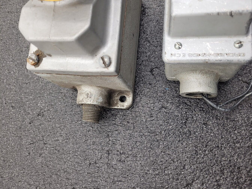 Crouse Hinds ENR21201 20A 125VAC Explosion Proof Plug Receptacle + ON/OFF Switch