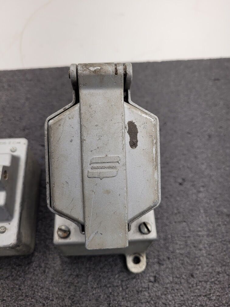 Crouse Hinds ENR21201 20A 125VAC Explosion Proof Plug Receptacle + ON/OFF Switch