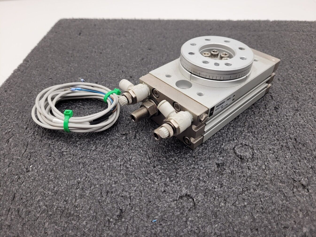 SMC MSQB30A-F9PL-XN Pneumatic 180 Degree Rotary Table 145psi 2x D-F9P Sensors